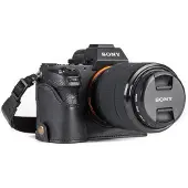 MegaGear Ever Ready Leder Kamera Halbtasche mit Trageriemen und Batteriezugang für Sony Alpha A7S II, A7R II, A7 II schwarz