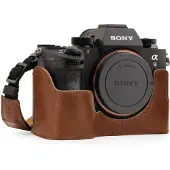 MegaGear MG1244 Sony Alpha A7RIII, A9, A7III Ever Ready Echtleder Kamera-Halbtasche mit Trageriemen - Braun