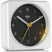 Braun Klassik BC03WB Wecker Schwarz mit Crescendo-Alarm, Schlummerfunktion, Leuchtzeiger 78x78x32 mm