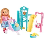 Evi love Evi-Puppe am Spielplatz für Welpen mit Kinderwagen