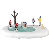 Lemax Auch Mädchen spielen Hockey! B/O (4.5V) Weihnachtshaus (mix)
