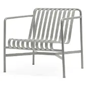 HAY Gartenstuhl Palissade Lounge Chair Low Sky Grey Pulverbeschichteter Stahl