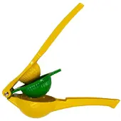 Intirilife 2 in 1 manuelle Zitruspresse aus Metall in Gelb - Grün - Zitronenpresse, Handpresse für Zitronen und Limetten, einfache Handhabung, praktisch für Salat, Limonade, Cocktails uvm.