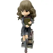 Plastoy Harry Potter Figur Hermine Granger and the Pile of Spell Book 21 cm