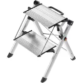 Hailo MK80 ComfortLine Alu-Klapptritt-Leiter - 2 große Stufen bis 150 kg - Komfort-Trittleiter mit Tragegriff mit integrierter Entriegelungsfunktion - Füße mit Soft-Grip-Sohle - rostfrei - Silber