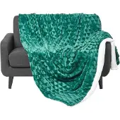 Homescapes KUSCHELDECKE Sherpa 160/200 cm, Samtdecke mit Dreieckmuster