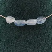 Bijoux Steine und Mineralien. Halskette mit 4 Perlen Aquamarin aus Brasilien. Kette aus rostfreiem Stahl für Frauen und Männer. Anpassbare Größe.