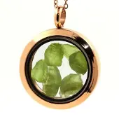 Bijoux Steine und Mineralien. Rohperidot-Halskette. Medaillon-Modell 30 mm. Farbe Roségold.