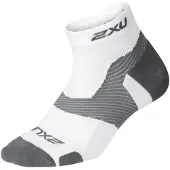 2XU Light Cush -Männer weiß/grau 1/4 Besatzungssocken