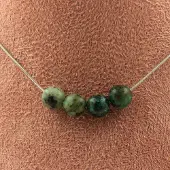 Bijoux Steine und Mineralien. Halskette mit 4 Perlen afrikanischer Turquoise 8 mm Kette aus Edelstahl Halskette für Frauen, Männer. Personalisierte Größe