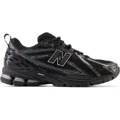 New Balance Kaufen Sie den M1906RCH Black Grey bei Kicksshop. Sportlicher schwarz-grauer Uni-Sneaker mit modernem Design und bequemer Passform.