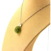 Bijoux Edelsteine und Mineralien. Rohperidot-Halskette. 10,42 ct. Skardu-Distrikt, Baltistan, Pakistan.
