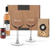Yoursurprise Wein Geschenkset mit Rosèwein, gravierten Gläsern & Snacks