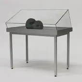 JTF-Vitrinen Ausstellungsvitrine schräger Glas - Haube Dialog DLG-15Z