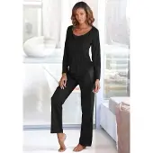 LASCANA Pyjama Set, 2 tlg. mit Details aus Spitze