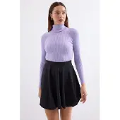Big Dart Strukturierter Rollkragen-Pullover in taillierter Form
