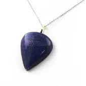 Bijoux Steine und Mineralien. Collier Lapis Lazuli. 76,98 ct. Birnenform.