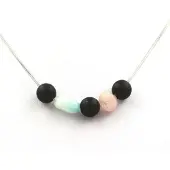 Bijoux Edelsteine und Mineralien. Halskette mit matten 8 mm Onyx-Perlen + Brasilianischer Kunzit + Amazonit mit Edelstahlkette.