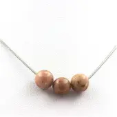 Bijoux Steine und Mineralien. Halskette mit 3 Rhodonit-Perlen 8 mm, Kette aus Edelstahl.