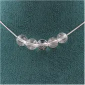 Bijoux Steine und Mineralien. Halskette 5 Perlen Quarz 8 mm Kette aus Edelstahl Halskette für Frauen, Männer. Anpassbare Größe.
