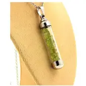 Bijoux Edelsteine und Mineralien. Rohperidot-Halskette. Modell Tube 50 mm.