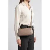 Calvin Klein Hardware Zip Crossbody Bag Desert Taupe Größe: OS | Umhängetaschen Outlet | Damen | Schwarz