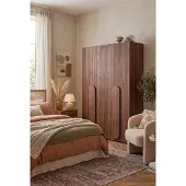 AX Living Omodeo Kleiderschrank 170 breit – Warmia-Nussbaum, abgerundete Griffe.