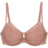 Triumph "Signature Sheer" verkleinert die Brust optisch um eine Cup-Größe, Spitze