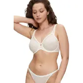 Triumph "Signature Sheer" verkleinert die Brust optisch um eine Cup-Größe, Spitze