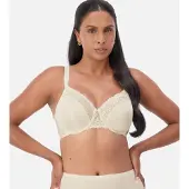 Triumph "Ladyform Soft" verkleinert die Brust optisch um eine Cup-Größe