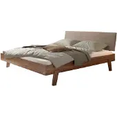 Hasena Massivholzbett Vasto Nussbaum mit Polster-Kopfteil, Bezug Pace Sand 160x200 cm, Fußhöhe 20 cm – Trento