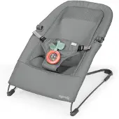 Ingenuity Stow & Go kompakte Falt Babywippe, leichter tragbarer Sitz mit Vibrati