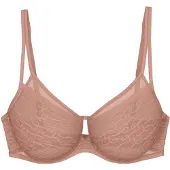 Triumph "Signature Sheer" verkleinert die Brust optisch um eine Cup-Größe, Spitze