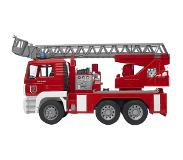 BRUDER Man Feuerwehr mit Drehleiter