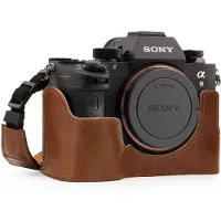 MegaGear MG1244 Sony Alpha A7RIII, A9, A7III Ever Ready Echtleder Kamera-Halbtasche mit Trageriemen - Braun