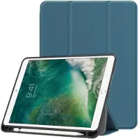 IMoshion Trifold Klapphülle für das Apple iPad 6 (2018) 9.7 Zoll / iPad 5 (2017) 9.7 Zoll / Air 2 (2014)/Air 1 (2013) - Dunkelgrün