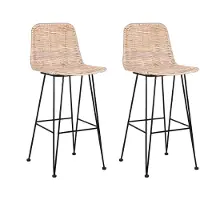 Beliani Barstuhl 2er Set Naturfarben Rattan mit Lehne Fußstützen Metallbeine Boho Design Thekenstuhl Küchenstuhl Wohnzimmer Küche Bar Wohnküche