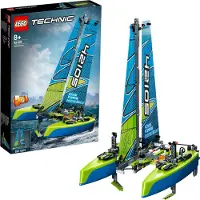 LEGO 42105 Technic Katamaran, Motorboot, 2in1 Spielzeug für Kinder ab 8 Jahre, Boot fürs Spielen im Wasser geeignet