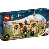 LEGO 76395 Harry Potter Hogwarts: Erste Flugstunde Spielzeug, Quidditch Set mit Minifiguren und Besen