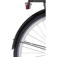 Cortina Fender hinter 28 Milo Schwarz