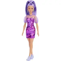 Barbie Fashionistas-Puppe, zierlich, lange, violette Haare und violettes Metallic-Kleid, Dekolleté und Ärmel aus hauchdünnem Stoff, violette Turnschuhe, für Kinder von 3 bis 8 Jahren