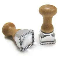 Eppicotispai Raviolischneider quadratisch mit Stößel / Auswerfer - 4,5 cm -