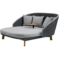 Cane-Line Peacock Daybed mit Tisch und inkl. Kissenset