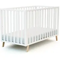 AT4 - Babybett Holz 60x120 KASA Weiß | 125,5 x 64 x 81,5 cm |Kinderbett | Gitterbett mit Lattenrost 3 Stufen Höhenverstellbar |Bett umbaubar zum Juniorbett