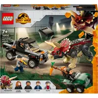 LEGO 76950 Jurassic World Triceratops-Angriff, Spielzeugauto mit Dinosaurier-Figur und 4 Minifiguren, Spielzeug für Kinder ab 7 Jahre