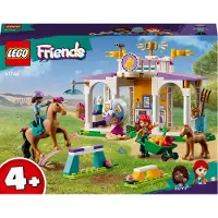 LEGO 41746 Friends Reitschule Set mit 2 Spielzeug-Pferden, Aliya und Mia Mini-Puppen, Reitstall- und Pferdespielzeug, Tierpflege-Geschenk für Kinder, Mädchen und Jungen ab 4 Jahre