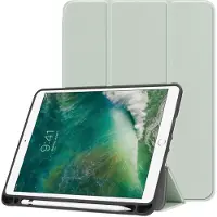 IMoshion Trifold Klapphülle für das Apple iPad 6 (2018) 9.7 Zoll / iPad 5 (2017) 9.7 Zoll / Air 2 (2014)/Air 1 (2013) - Hellgrün