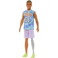 Barbie Mattel Ken Fashionista Pop Sportlich, Los Angeles-Shirt und hellgrünen Turnschuhen
