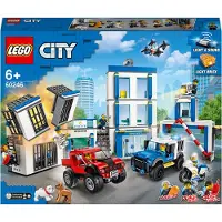 LEGO 60246 City Polizeistation, Polizei-Spielzeug, Set mit LKW, Motorrad, Polizeigebäude sowie Sound- und Leuchtsteinen, Kinderspielzeug