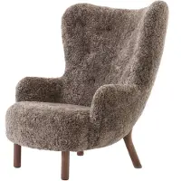 &tradition - Petra Lounge Chair VB3, High Back, Walnuss geölt / Schafsfell Sahara